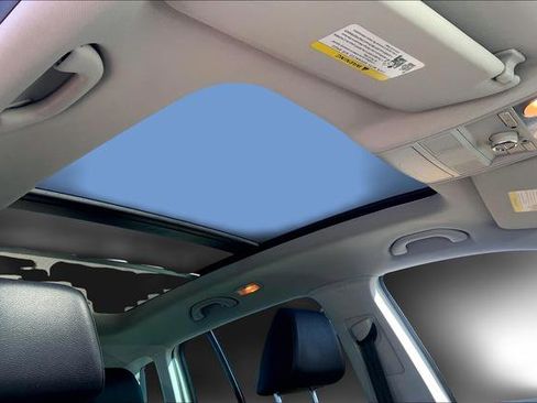 Used 2012 Volkswagen Tiguan SE image 32