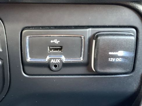 Used 2017 Jeep Renegade Sport w/ Power & Air Group FWD image 25