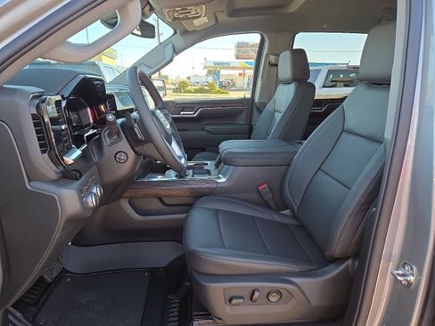 New 2026 GMC Sierra 1500 SLT image 10