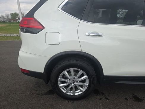 Used 2017 Nissan Rogue SV w/ SV Premium Package AWD/4WD image 7