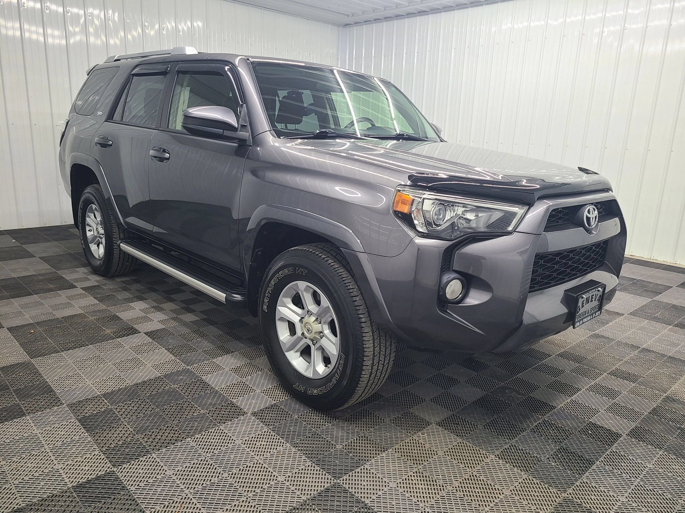 Used 2017 Toyota 4Runner SR5 AWD/4WD image 4