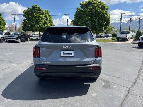 Used 2023 Kia Sorento LX AWD/4WD image 6