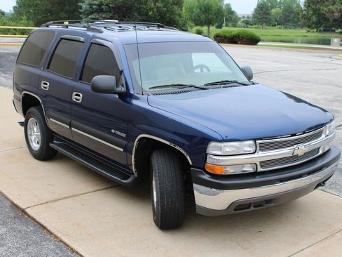 Used 2000 Chevrolet Tahoe LS w/ LS Preferred Equipment Group AWD/4WD image 3