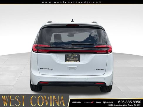 Used 2026 Chrysler Pacifica Limited w/ S Appearance Package FWD image 6
