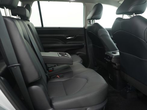 Used 2025 Toyota Grand Highlander AWD image 15