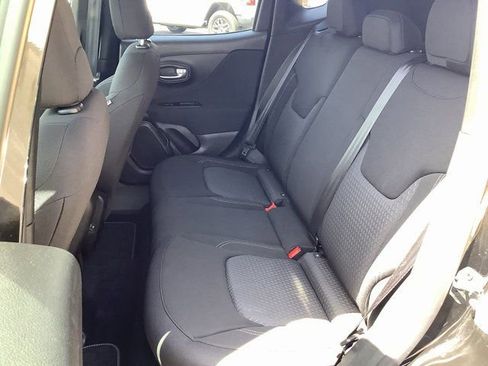 Used 2021 Jeep Renegade Latitude w/ Luxury Group II image 22