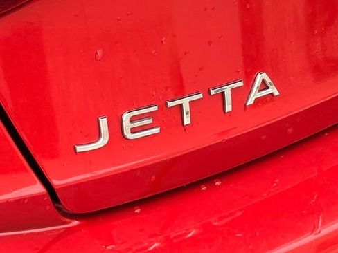 Used 2022 Volkswagen Jetta SE w/ Panoramic Sunroof Package FWD image 6