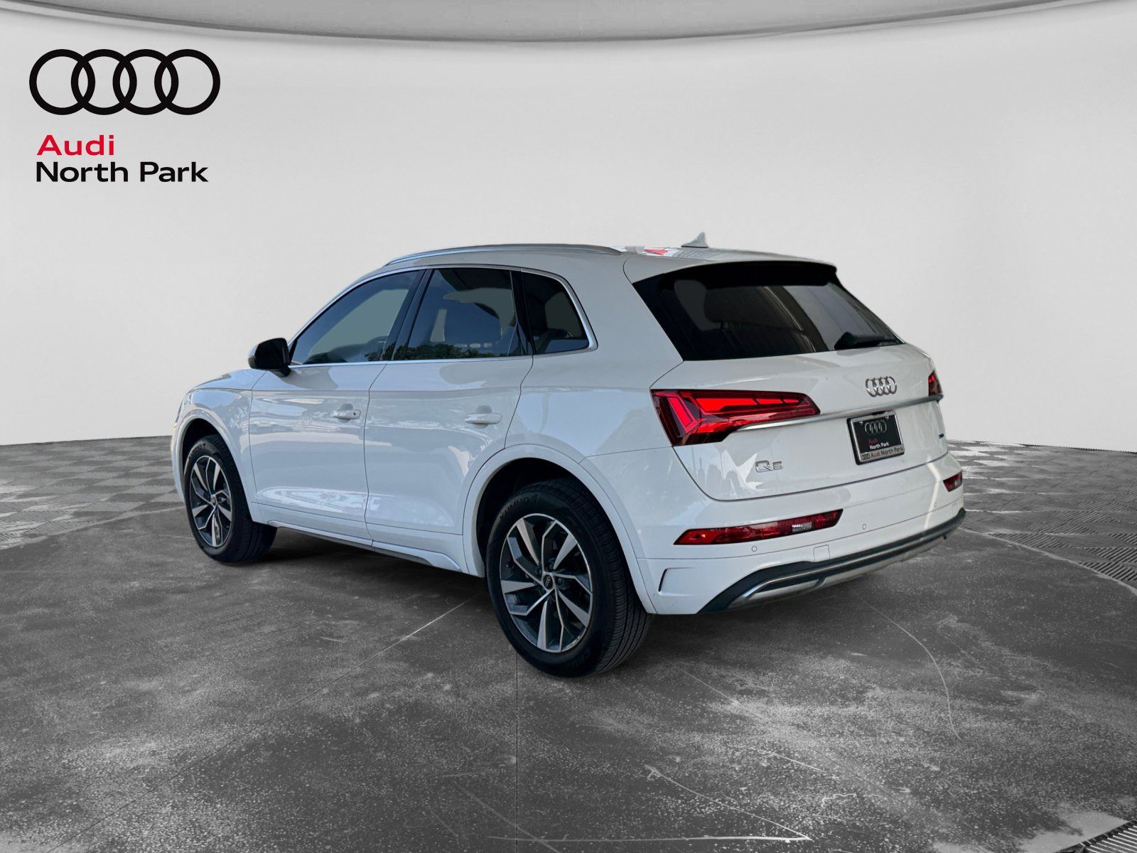 Used 2021 Audi Q5 2.0T Premium Plus w/ Premium Plus Package AWD/4WD image 3