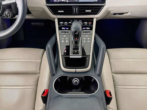 Certified 2023 Porsche Cayenne Coupe AWD/4WD image 30