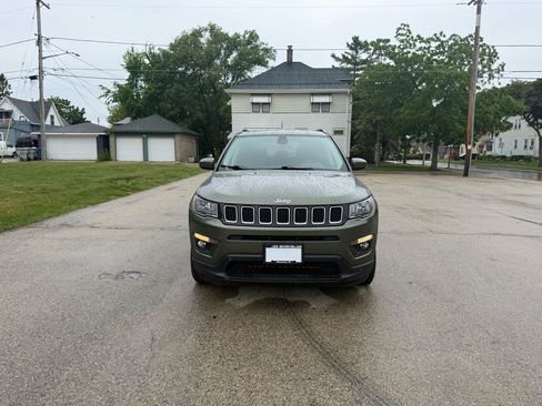 Used 2019 Jeep Compass Latitude w/ Popular Equipment Group AWD/4WD image 2