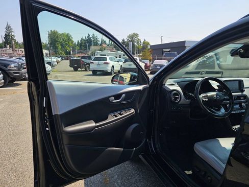 Used 2021 Hyundai Kona Limited AWD/4WD image 18