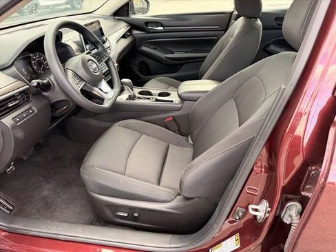 Used 2025 Nissan Altima 2.5 SV image 8