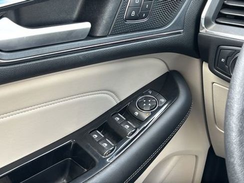 Used 2019 Ford Edge Titanium w/ Cold Weather Package AWD/4WD image 18