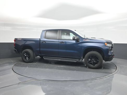 Used 2022 Chevrolet Silverado 1500 LT Trail Boss w/ LT Trail Boss Premium Package AWD/4WD image 11