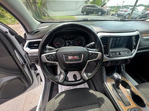 Used 2018 GMC Acadia SLE FWD image 13