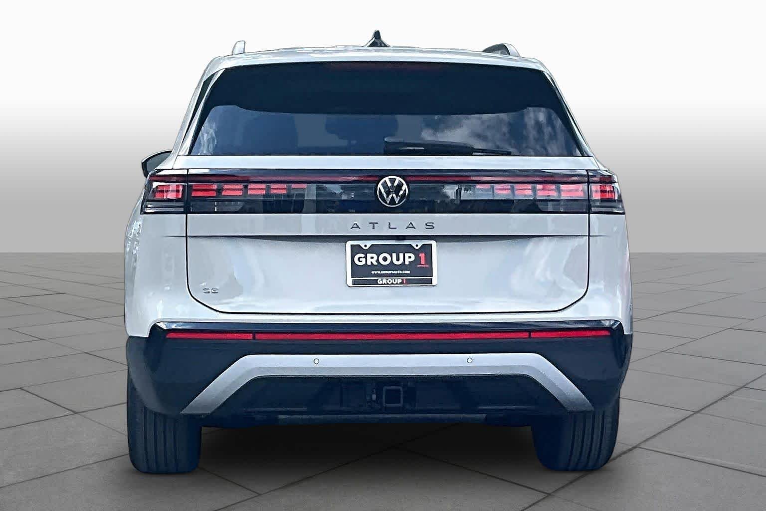 New 2027 Volkswagen Atlas SE FWD image 4