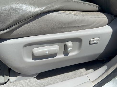 Used 2004 Toyota Highlander Limited w/ Towing Prep Pkg FWD image 16