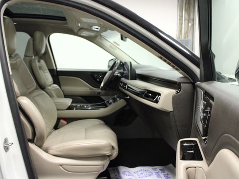 Used 2022 Lincoln Aviator Reserve w/ Equipment Group 201A AWD/4WD image 17
