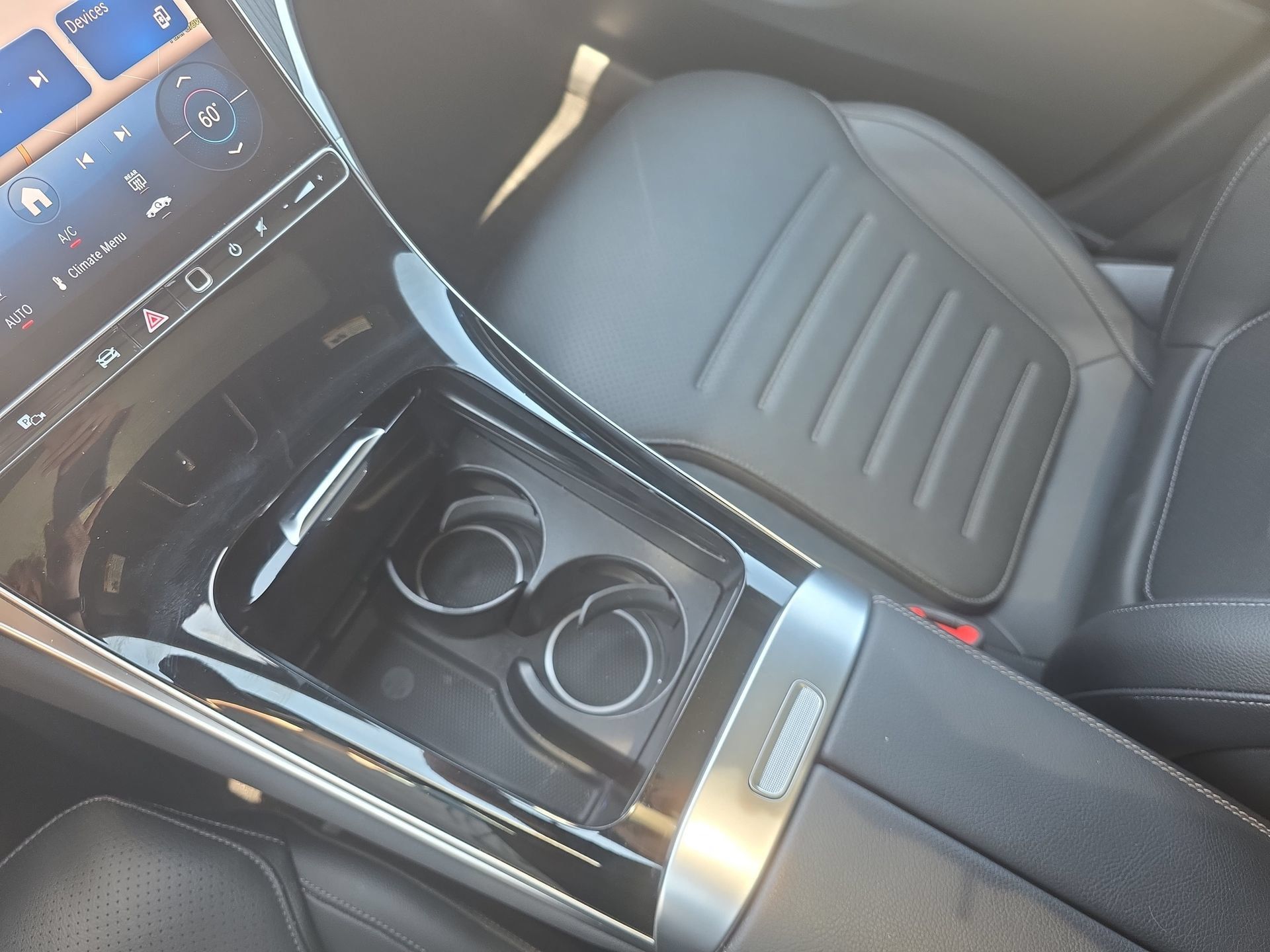 Used 2025 Mercedes-Benz GLC 300 4MATIC image 25