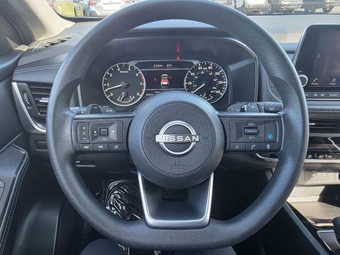 Used 2024 Nissan Rogue SV image 16