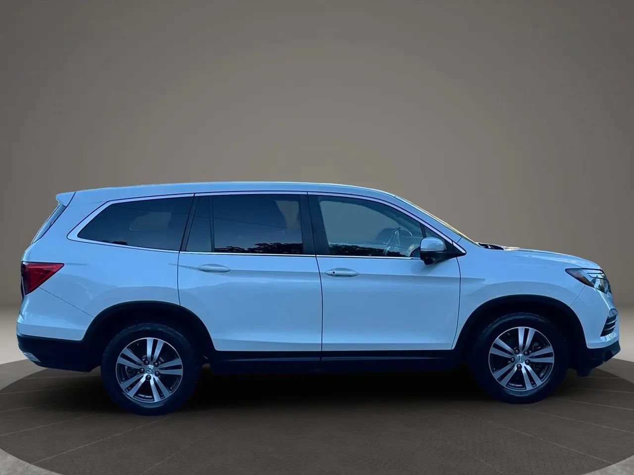 Used 2016 Honda Pilot EX-L image 2
