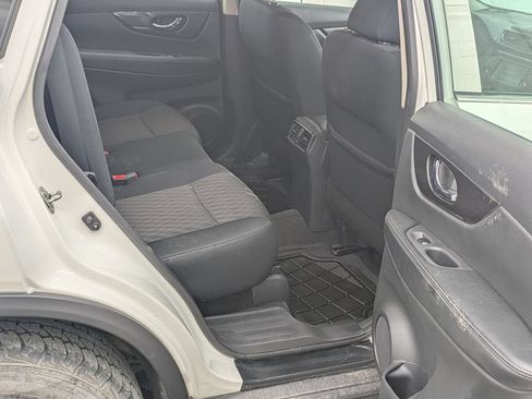 Used 2018 Nissan Rogue SV FWD image 25