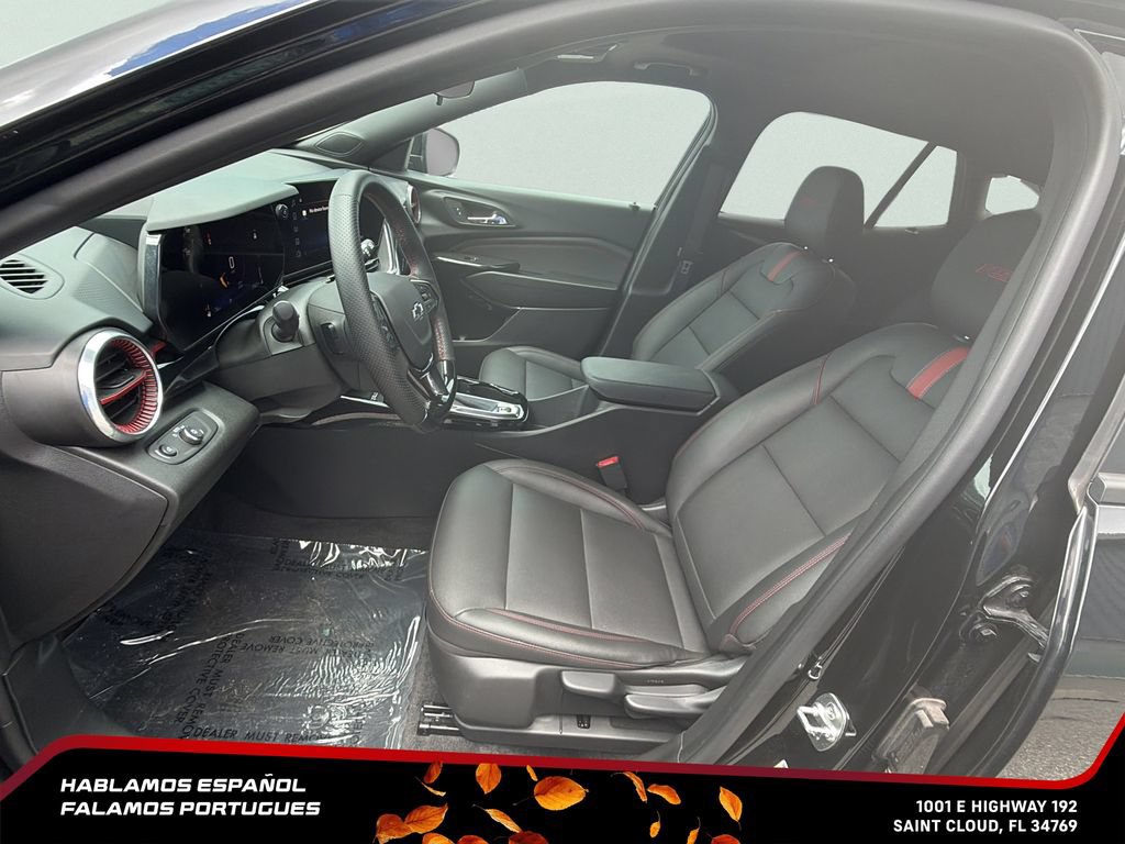 Certified 2025 Chevrolet Trax RS w/ Sunroof Package FWD image 24