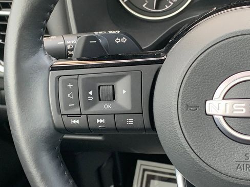 Used 2022 Nissan Rogue SL w/ SL Premium Package image 14