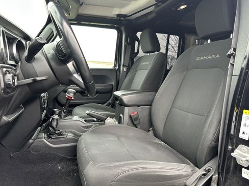 Used 2018 Jeep Wrangler Unlimited Sahara image 16