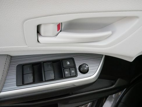 Used 2025 Toyota Sienna LE image 19