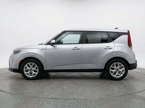 Used 2025 Kia Soul LX w/ LX Technology Package FWD image 5