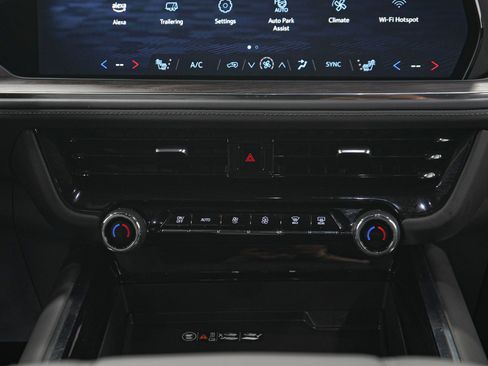 Used 2025 Chevrolet Tahoe LT AWD/4WD image 19