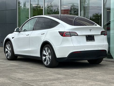 Used 2021 Tesla Model Y 2WD image 5