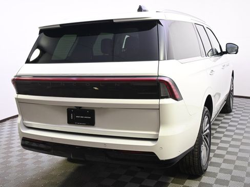 New 2025 Lincoln Navigator Reserve image 6
