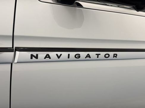 Used 2025 Lincoln Navigator L Reserve AWD/4WD image 47