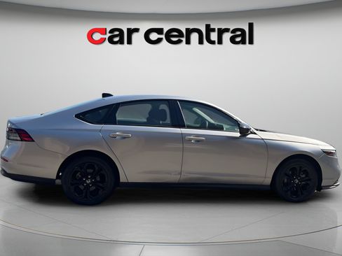 Used 2025 Honda Accord SE image 7