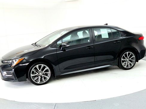 Used 2022 Toyota Corolla SE image 3
