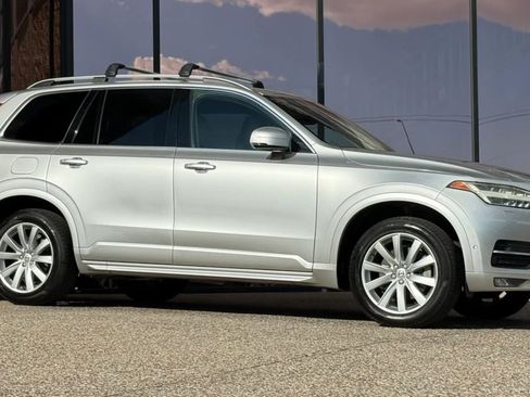 Used 2017 Volvo XC90 T6 Momentum AWD/4WD image 16