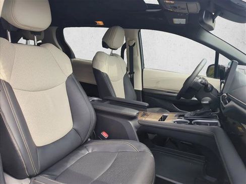 Certified 2025 Toyota Sienna Platinum AWD/4WD image 30