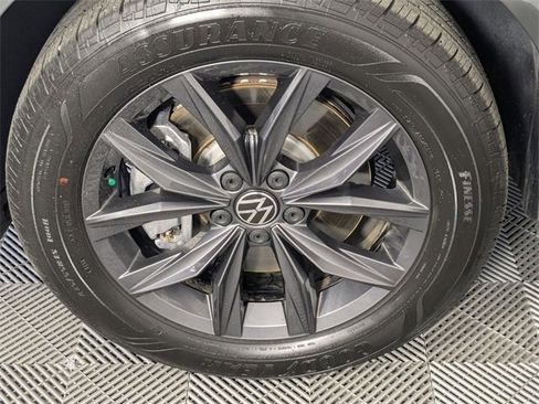 Used 2022 Volkswagen Tiguan SE image 8
