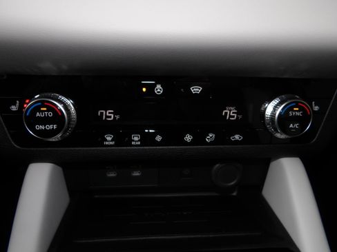 New 2026 Mitsubishi Outlander SE image 22