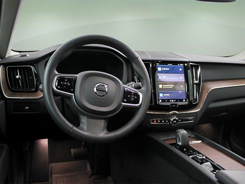 Certified 2024 Volvo XC60 B5 Plus w/ Climate Package image 13