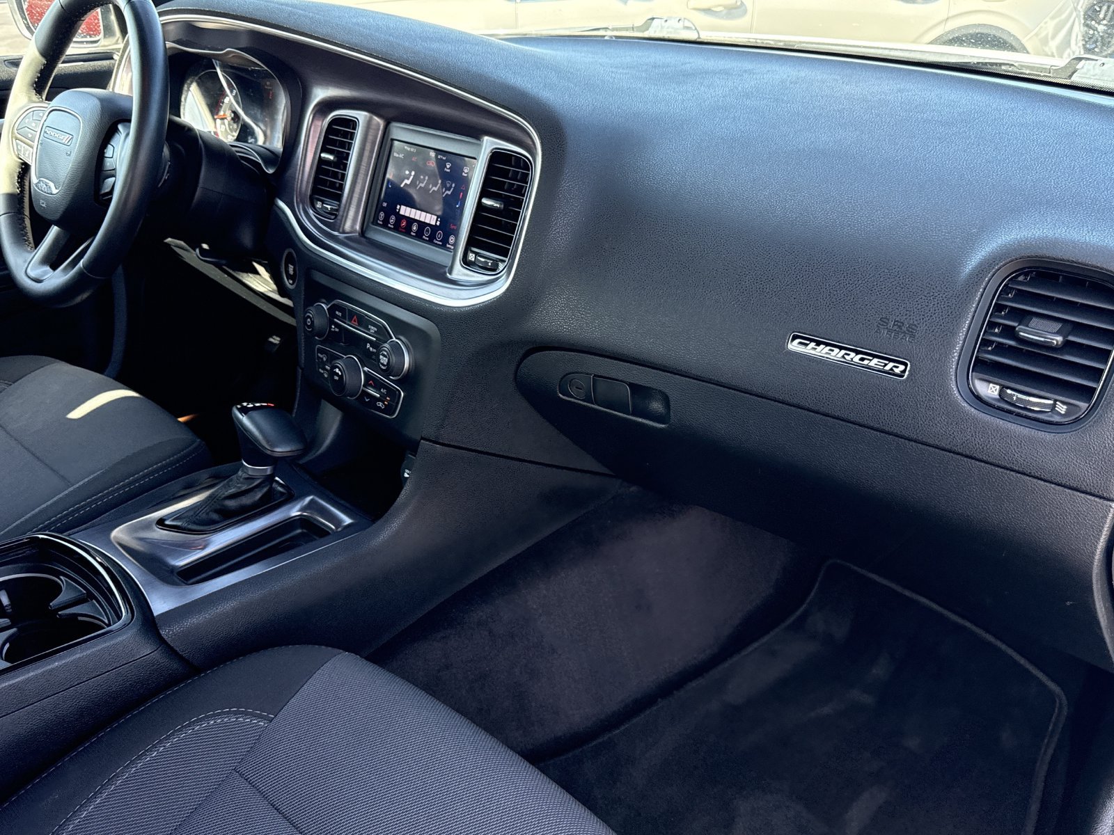 Used 2018 Dodge Charger SXT w/ Blacktop Package RWD image 14