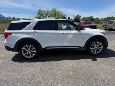 Used 2023 Ford Explorer Platinum w/ Technology Package AWD/4WD image 5