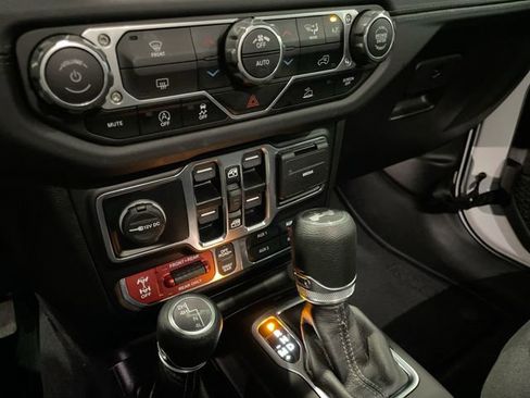 Used 2025 Jeep Wrangler Unlimited Rubicon image 20