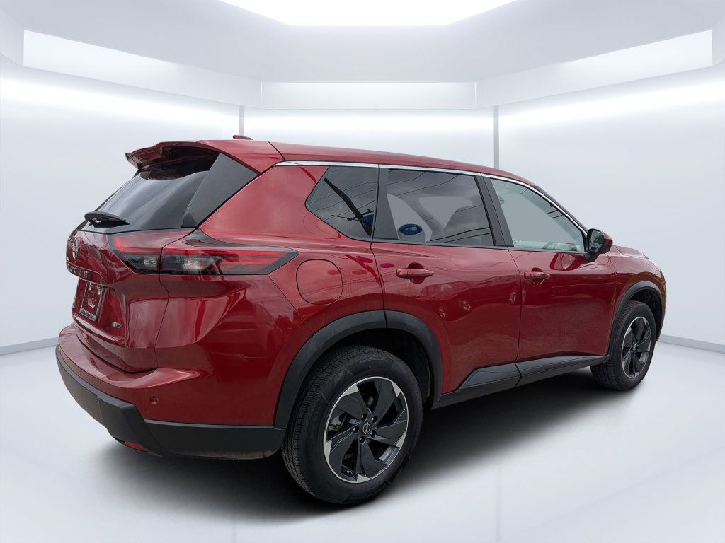 Used 2025 Nissan Rogue SV AWD/4WD image 3
