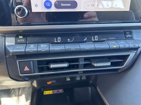 Used 2025 Toyota Camry SE image 14