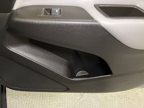 Used 2023 Chevrolet Equinox LS image 55