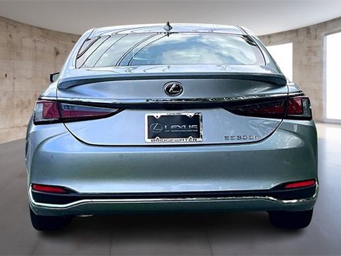 New 2025 Lexus ES 300h w/ Luxury Package image 4