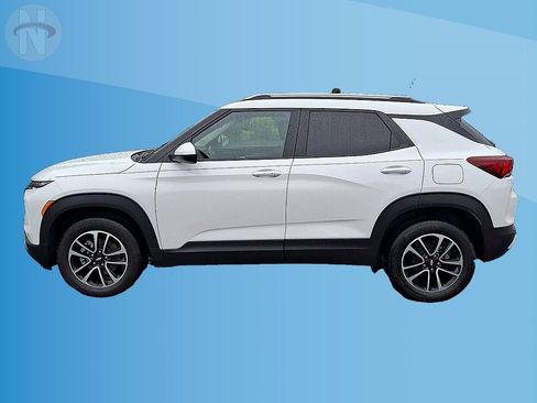 Used 2025 Chevrolet TrailBlazer LT w/ Convenience Package AWD/4WD image 5